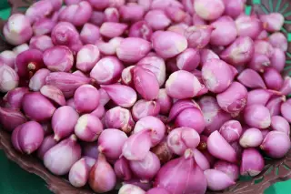Harga Bawang Merah dan Daging Sapi Naik di Indonesia