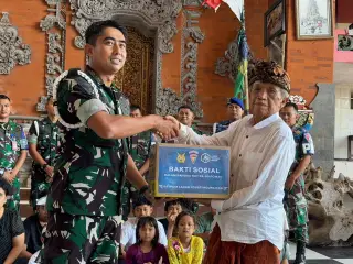 Jelang HUT Pomau, Satpom Ngurah Rai Berbagi di Dharma Jati II