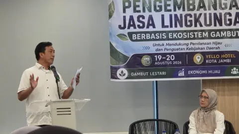 Kepala dinas Lingkungan Hidup Provinsi Jambi, Arif Munandar membuka Bimbingan Teknis Pengembangan Jasa Lingkungan Berbasis Ekosistem Gambut. || Dok ard