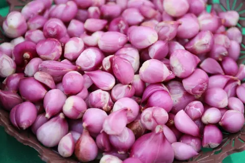 Harga Bawang Merah dan Daging Sapi Naik di Indonesia