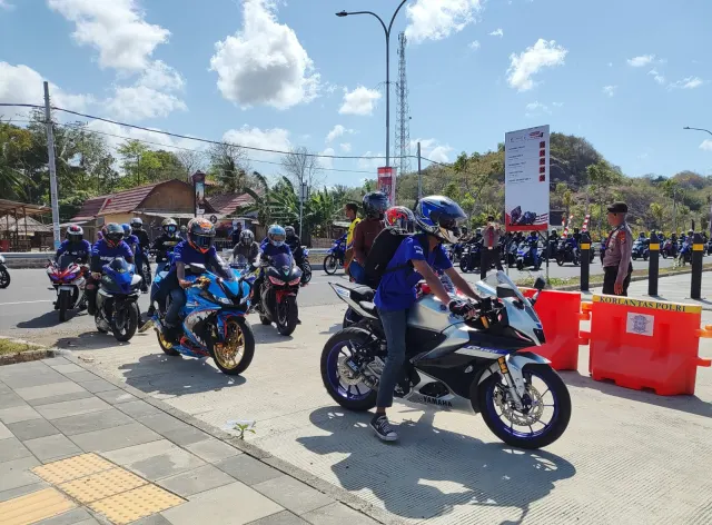 Ratusan Bikers Yamaha Nonton dan Dukung Langsung Perjuangan Pembalap Yamaha Racing Indonesia di ARRC Mandalika
