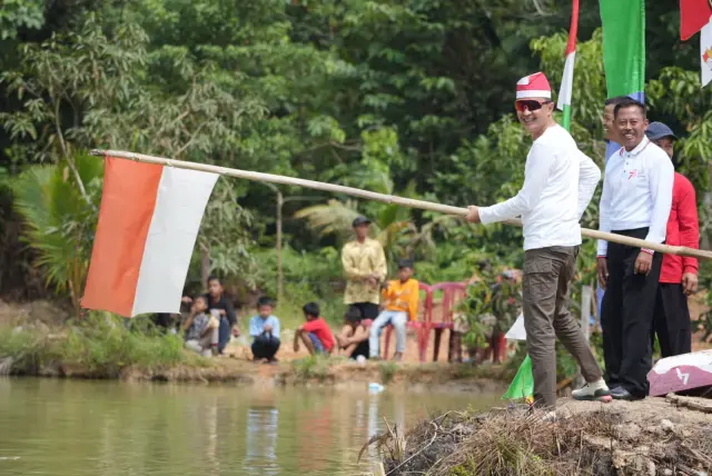 Pj Bupati Muaro Jambi, Bachyuni Deliansyah Lepas Lomba Perahu di Desa Tangkit