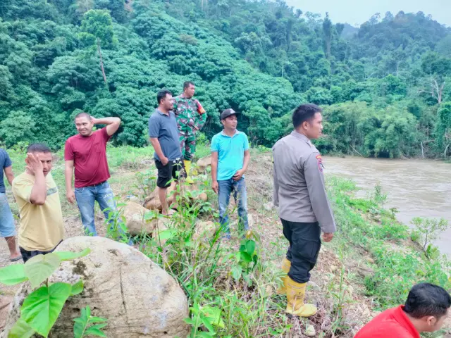 Tim SAR Gabungan Temukan Baju Pelampung Korban