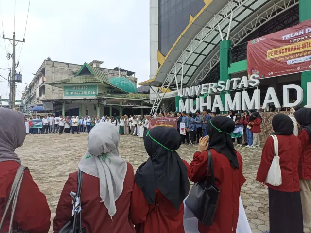 Universitas Muhammadiyah Jambi Gelar Aksi Serentak Bela Palestina Bersama Seluruh Civitas Akademika di Pelataran Kampus