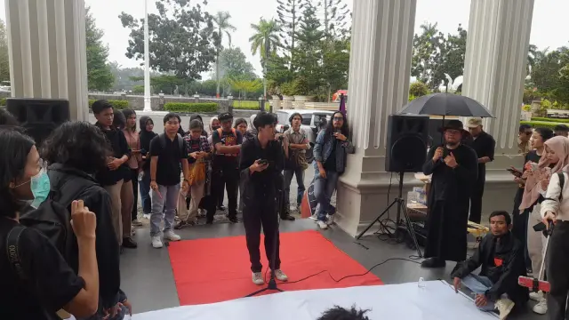 Koalisi Penyelamat Pilar Demokrasi di Jambi Demo Tolak RUU Penyiaran