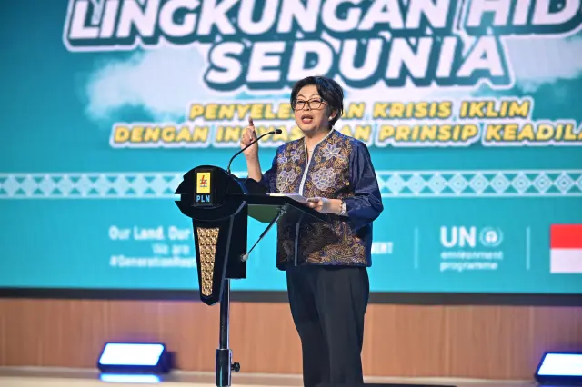 Gerakkan Partisipasi Pegawai Daur Ulang Sampah, PLN Sediakan Mesin Penampung Botol Plastik dan Baju Bekas di Lingkungan Kantor