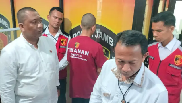 Polisi Amankan Pimpinan Pondok Pesantren Tersangka Pencabulan 12 Santri.