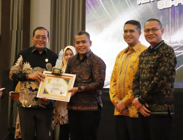 Bawaslu Jambi Borong Predikat Informatif,Malam Penganugerahan Keterbukaan Informasi Badan Publik se-Provinsi Jambi 2024.