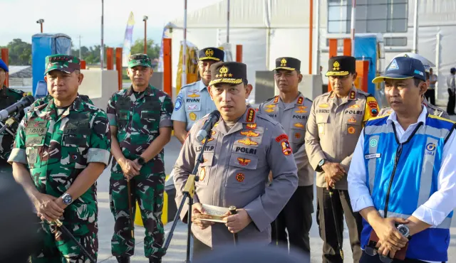 Persiapan Pengamanan Natal-Tahun Baru, Kapolri dan Panglima TNI Tinjau Gerbang Tol Prambanan