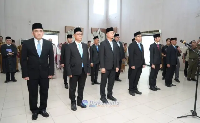 Bupati Muaro Jambi DR. Bambang Bayu Lantik DR. Kasyful Iman Kepala Diknas dan 9 OPD Lainnya.
