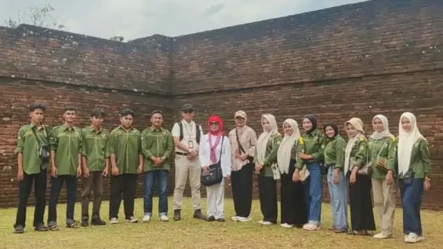 BRIN Dukung Kuliah Lapangan Mahasiswa STKIP Abdi Pendidikan Payakumbuh di Candi Kedaton Jambi
