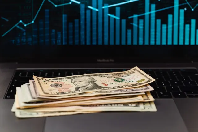Rupiah Dibuka Melemah, Dolar AS Pagi Ini Dekat Rp17.780