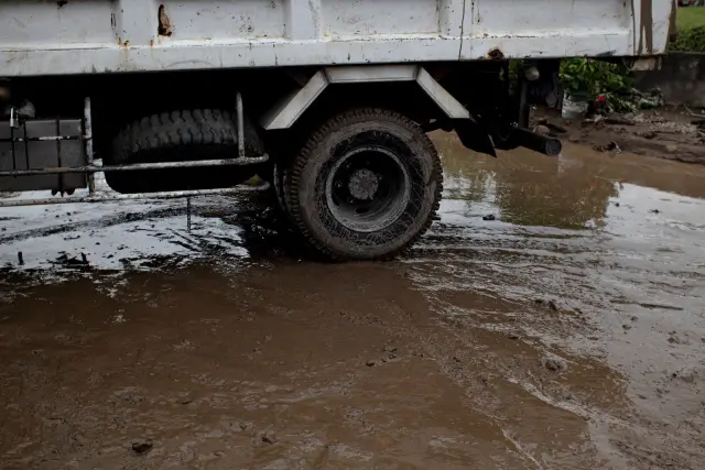Banjir Bandang Terjang Kompleks Perkantoran Kabupaten Solok