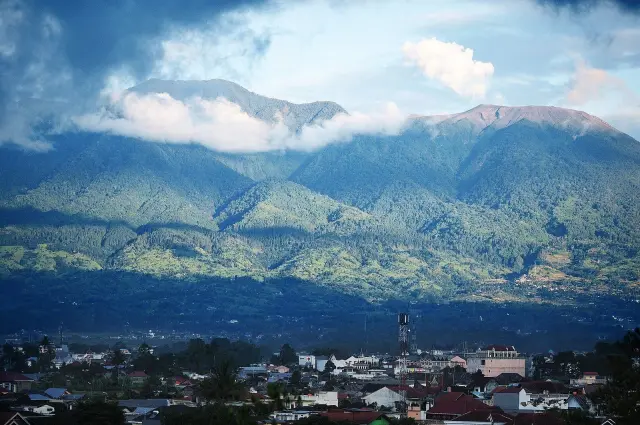 Gunung Marapi Erupsi, Abu Vulkanik Melanda Bukittinggi dan Agam