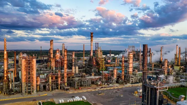 Mengapa IHSG Tertekan Minyak dan Konflik Energi di Jakarta