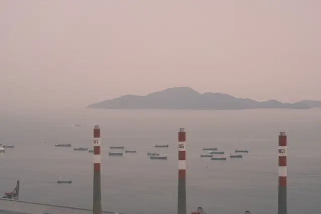Kabut Asap Selimuti Batam, BMKG Ingatkan Cuaca dan Gelombang