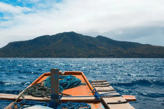 Perahu Sekolah Gratis Layani Guru dan Siswa di Gili Gede