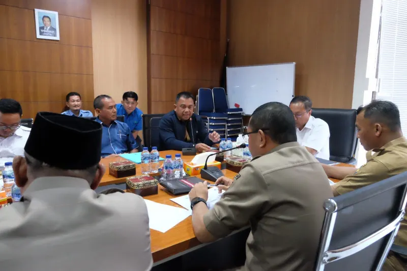 Sekda Muaro Jambi membahas Intake Penyedot Air Baku Perumda Air Minum Tirta Muaro Jambi Tidak Berfungsi dengan Baik bersama Balai Wilayah Sungai Sumatra VI || F…