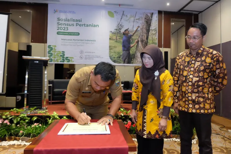 Sekretaris Daerah Kabupaten Muaro Jambi, Budhi Hartono membuka Sosialisasi Sensus Pertanian 2023 (ST2023),