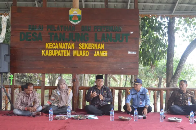 Sekda Tinjau Kawasan wisata Desa Danau Tangkas Sekaligus Penyerahan Sertifikat Tanah || KMJ