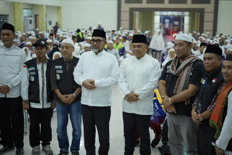 Sekda Provinsi Jambi, DR. Sudirman dan Sekda Muaro Jambi, Budhi Hartono sambut kepulangan jemaah Haji || kmj